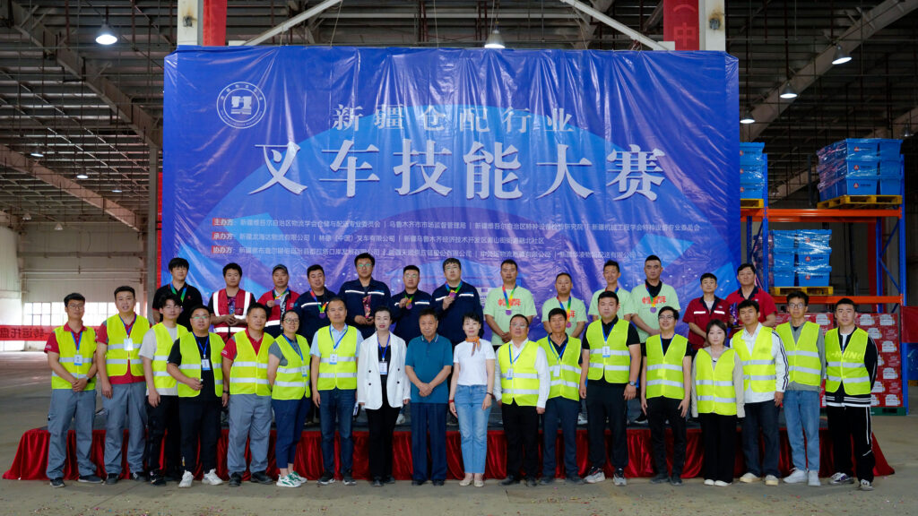 2024年新疆仓配行业叉车技能巅峰对决： 安全与效率并重，工匠精神闪耀赛场
