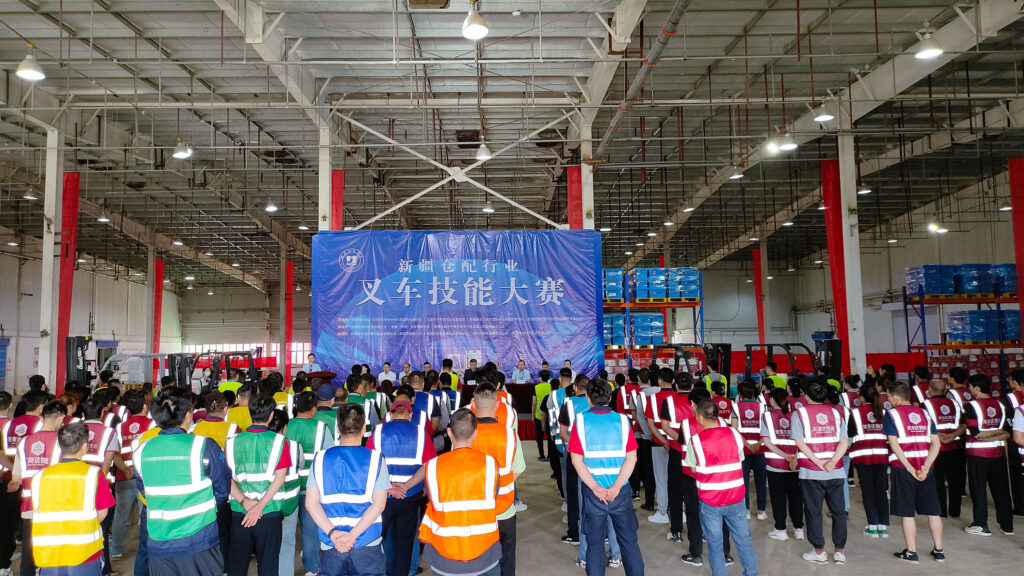 2024年新疆仓配行业叉车技能巅峰对决： 安全与效率并重，工匠精神闪耀赛场