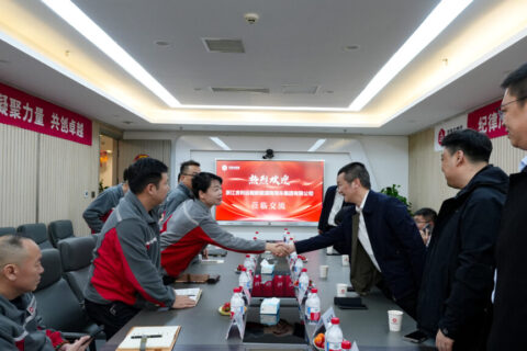 吉利商用车集团莅临热博rb88物流进行交流